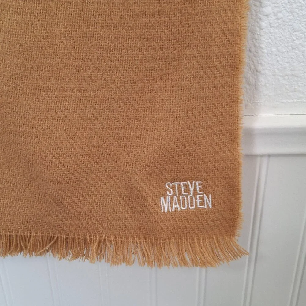 Steve Madden Camel Scarf Sz 78 x 13 Fringed Minimalist Preppy Neutral Academia